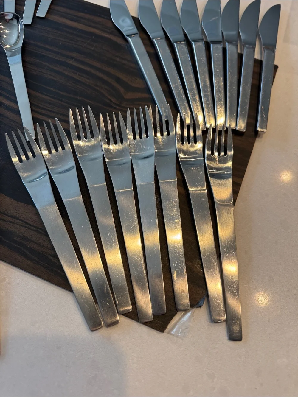 Dalia Stainless Steel Cutlery Set - Silver Flatware Collection 20/12. 8 pc
